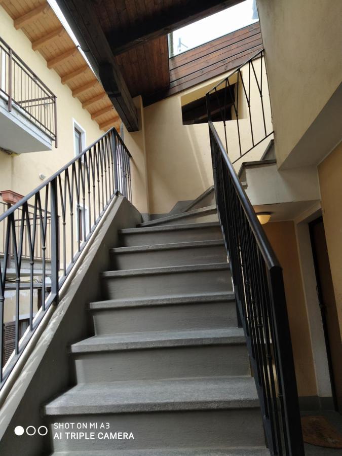 Apartamento Un oeil sur la cathédrale Aosta Exterior foto
