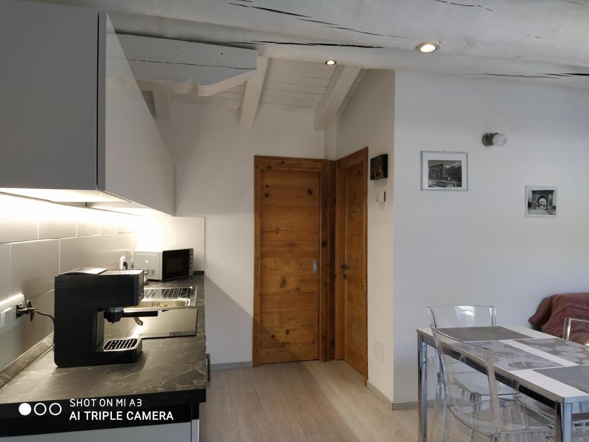 Apartamento Un oeil sur la cathédrale Aosta Exterior foto