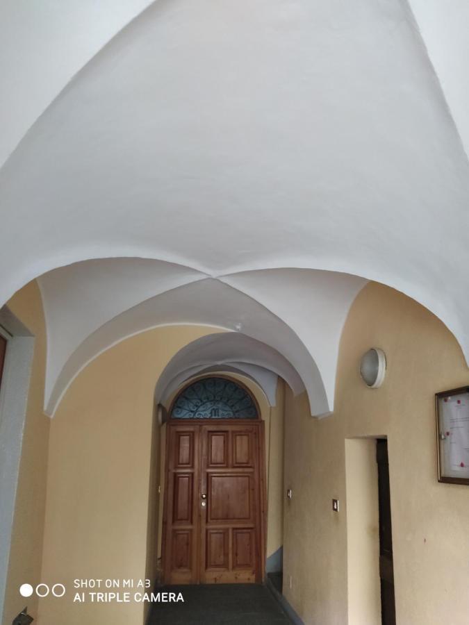 Apartamento Un oeil sur la cathédrale Aosta Exterior foto